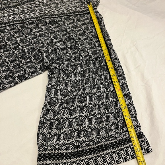 Max Studio open-front kimono black and white geometric pattern - Picture 9 of 10